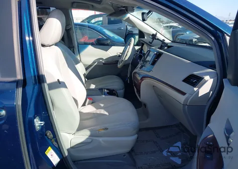 2011 Toyota Sienna Xle V6 z USA, uszkodzony, nr VIN 5TDYK3DC3BS084110